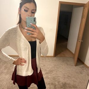 SOLD White Gap Cardigan 💟